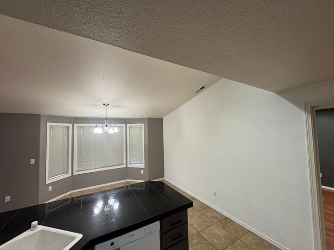 Building Photo - 509 Chelan Ave