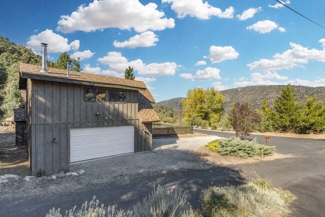 Building Photo - Charming 4BR Home with Mountain Views