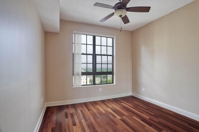 Building Photo - 701 S Olive Ave