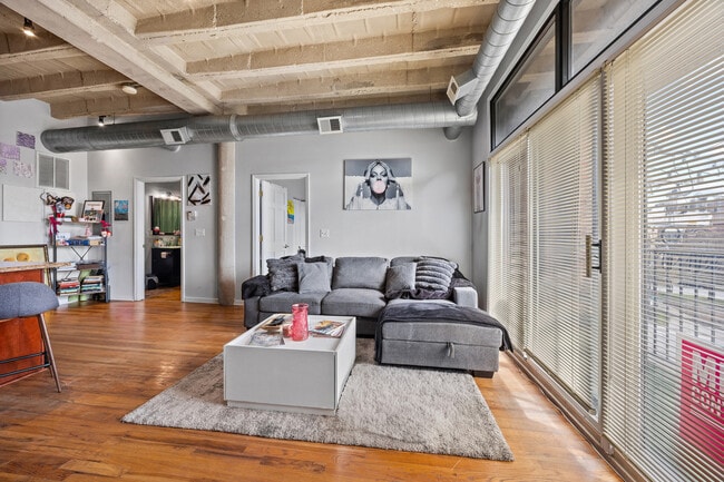 Building Photo - 809 E 40th St