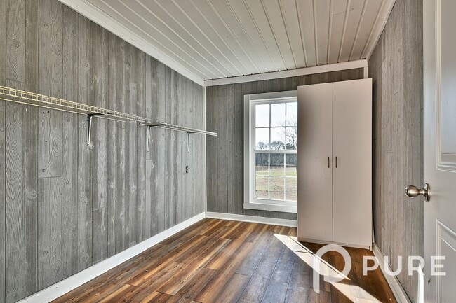 Building Photo - 5674 Duncan Rd