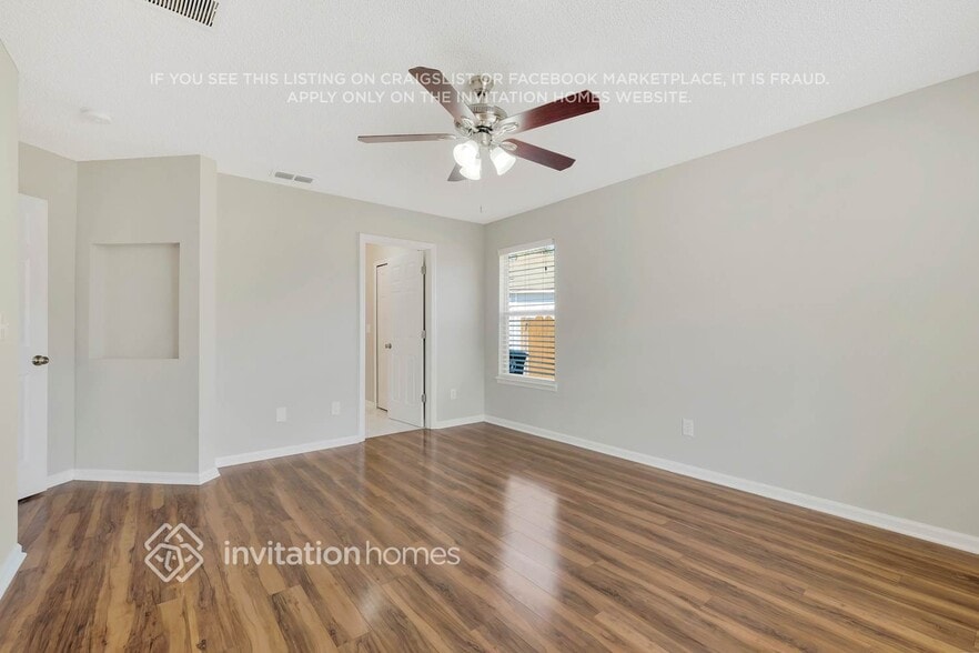 Building Photo - 12096 Coachman Lakes Way
