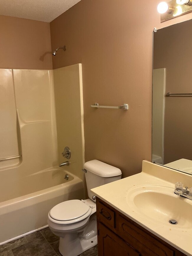 Building Photo - 441 Martha Ln