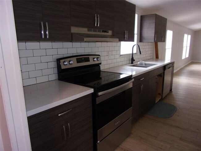 Building Photo - 360 Rangeland Rd