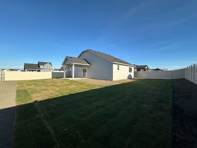 Building Photo - 3bed, 2bath 1,201sq.ft. 2car garage home in Shadow Glen Subdivision - Caldwell