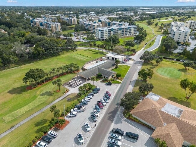 Building Photo - 200 Country Club Dr