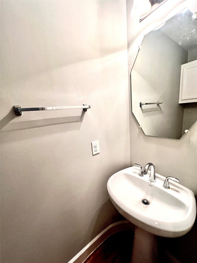 Building Photo - 3731 Main Poplar Dr