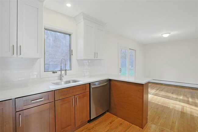 Building Photo - 15 Longview Ct