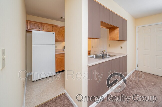 Building Photo - 484 Grey Hill Rd