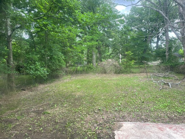 Building Photo - Like new 2 Bedroom home