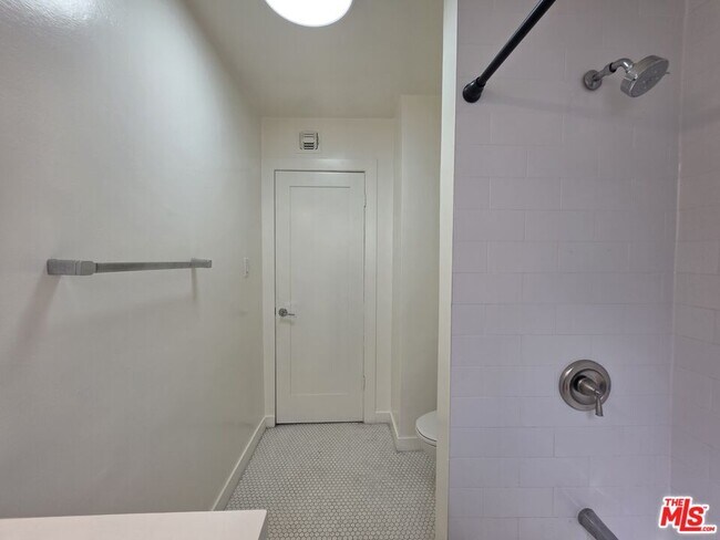 Building Photo - 1635 S Beverly Glen Blvd