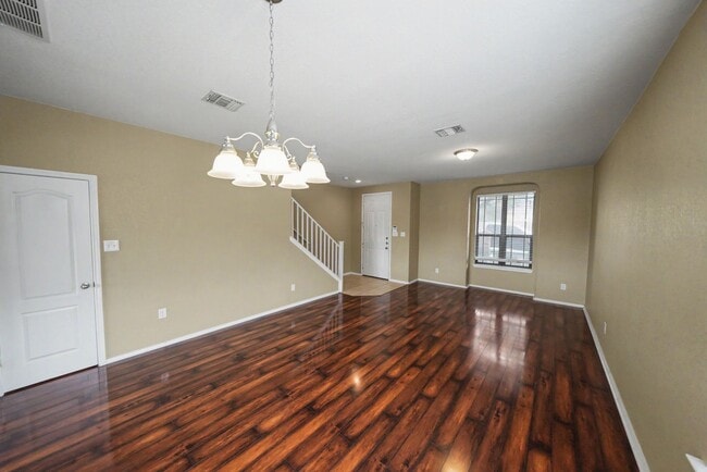 Building Photo - Spacious Live Oak Home Backing to a Greenbelt - Realtor Commission: $500
