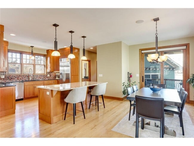 Building Photo - 2012 W Laurel Ave