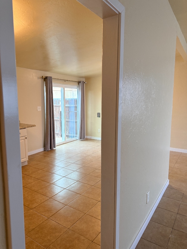 Building Photo - 755 E Holaway Dr