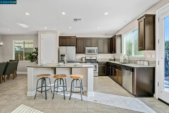 Building Photo - 40 Greystone Pl