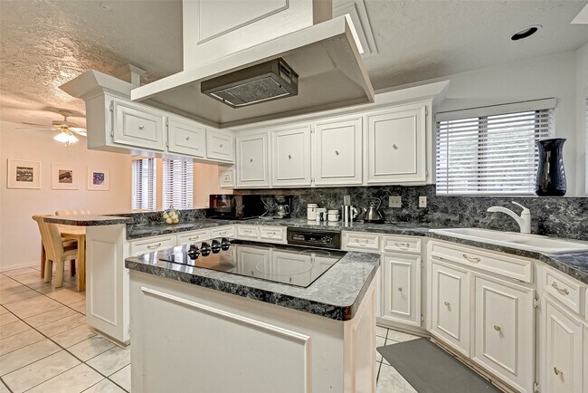 Building Photo - 3631 Glenpine Dr