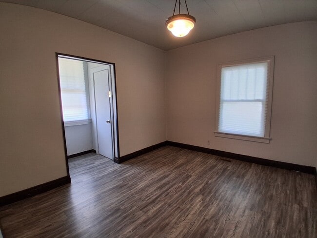 Building Photo - 501  Avenue-B