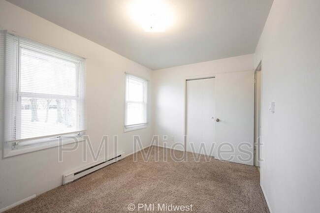 Building Photo - 4881 300W