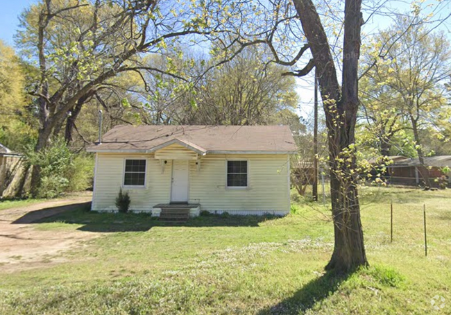 Building Photo - 404 N Kenwood Rd
