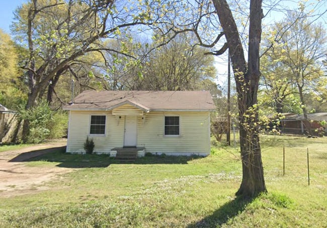 Primary Photo - 404 N Kenwood Rd