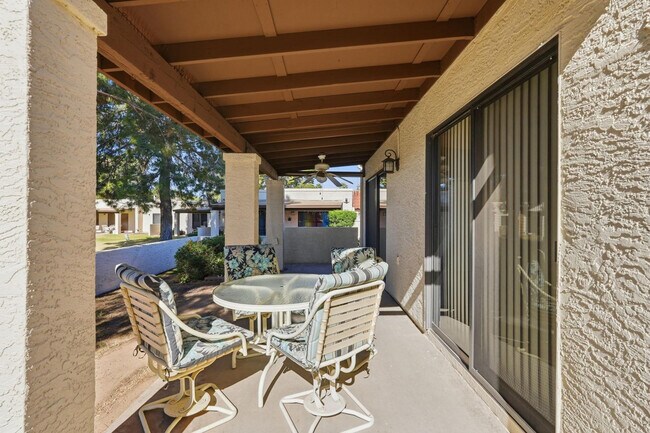 Building Photo - 650 S Arrowwood Way