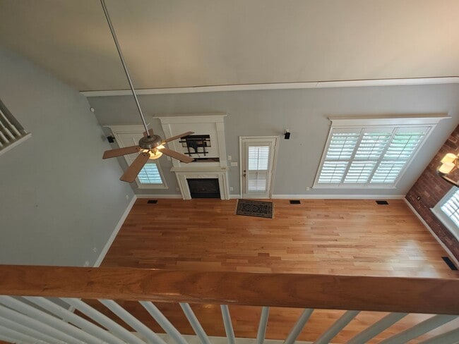 Building Photo - 4 bedroom home with a garage on cull de sa...