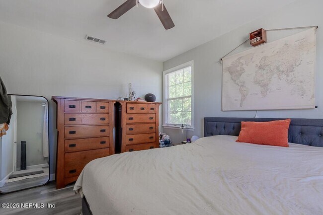 Building Photo - 1358 Hollyhock Cir