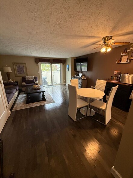 Building Photo - 443 Lockhaven Ct