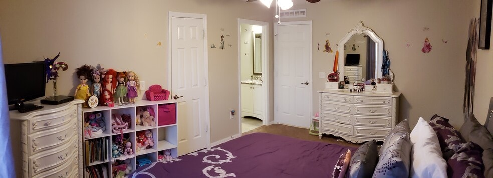 Bedroom 2 with full bath - 76550 Longleaf Loop