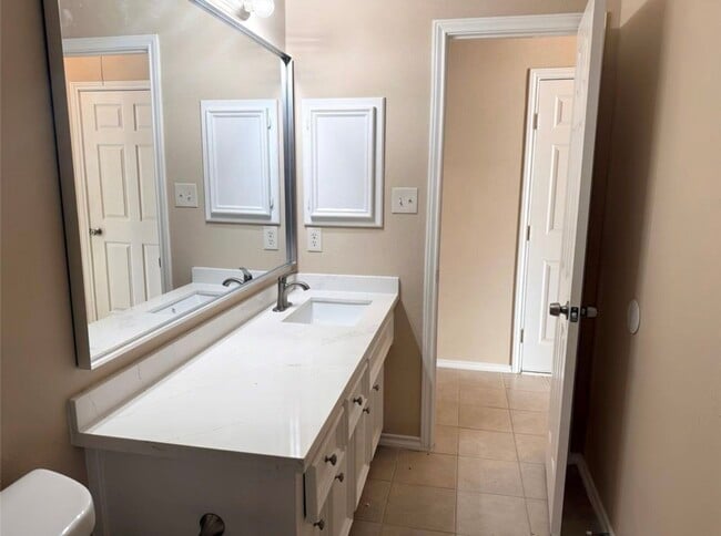 Building Photo - 2107 Castle Gardens Ln