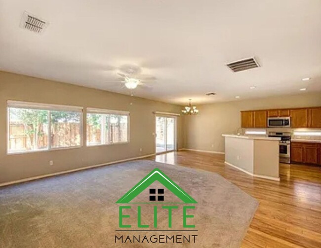 Building Photo - 3 Bed 2 Bath Live your best life in this i...