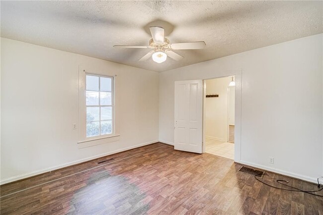 Building Photo - 1290 Reavis Mountain Rd