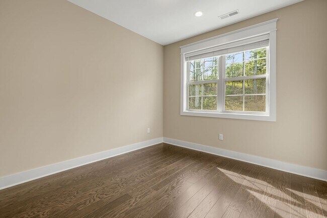 Building Photo - Stunning 3-Bedroom Townhome in Black Mountain's Sweet Birch Commons