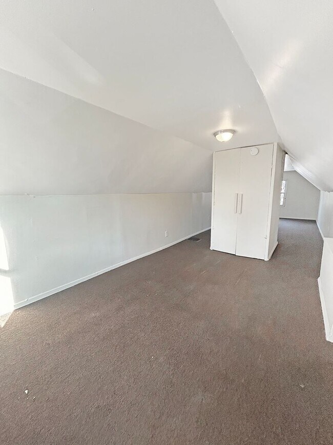 Building Photo - 36 Hickory St