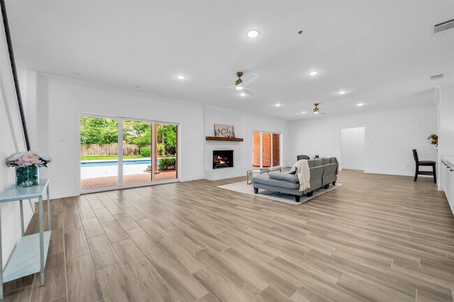 Building Photo - 11314 Williamsburg Dr