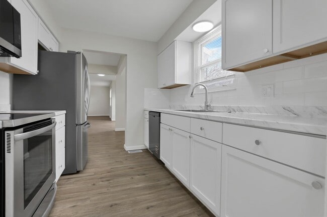 Building Photo - 3114 Kingswood Dr