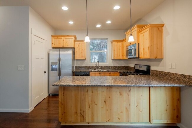 Building Photo - 14170 NE Flanders Ct