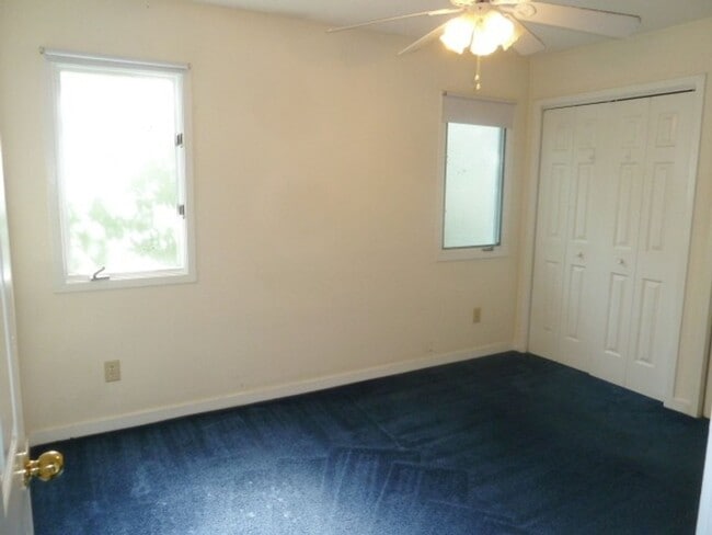 Building Photo - Available Now! Updated 2br 2ba Garden-Style Condo in Mill Creek! Walk to Campus