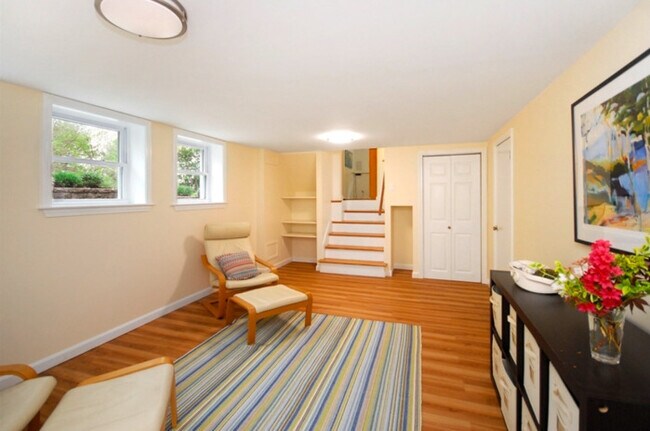 Building Photo - 15 Sunnyside Ln