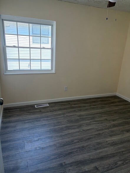 Building Photo - 132 Mann Ave