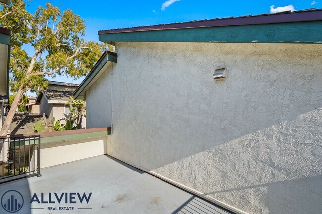 Building Photo - Highly upgraded 3 bed 2 bath condo availab...