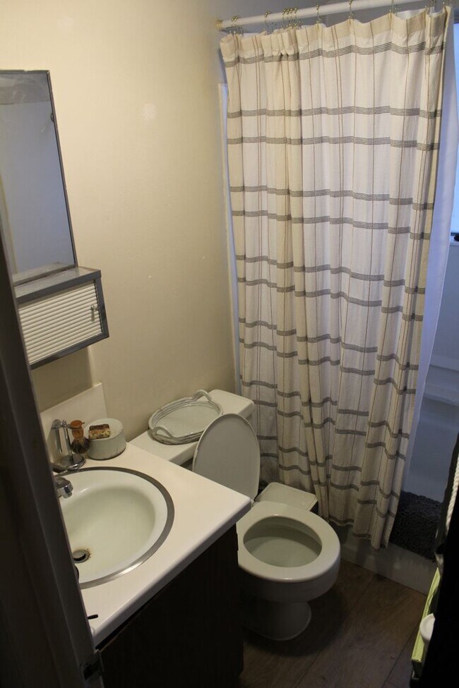 Building Photo - 1B/1B Pet Friendly Apartment South of BYU