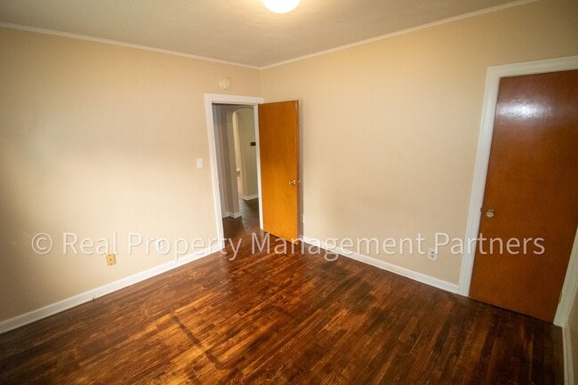 Building Photo - Charming 3 Bed 1 Bath Corner-Lot Ranch on 0.25+ Acres - Lawncare Included