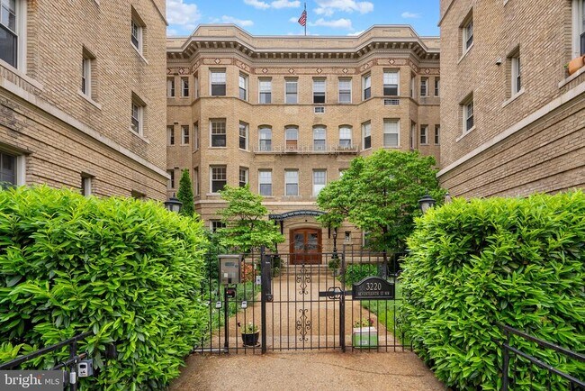 Building Photo - 3220 17th St NW