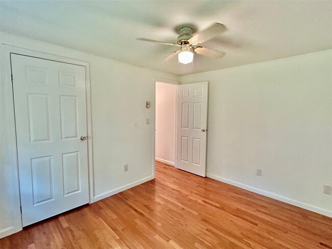 Building Photo - 15 Quogue Rd