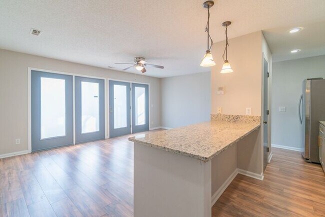 Building Photo - 2 Bed 2 Bath Condo in Charlotte