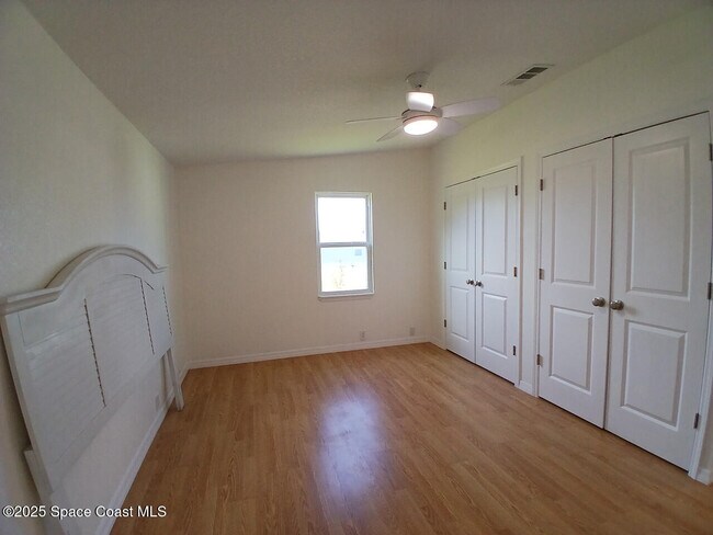 Building Photo - 4375 Sea Gull Dr
