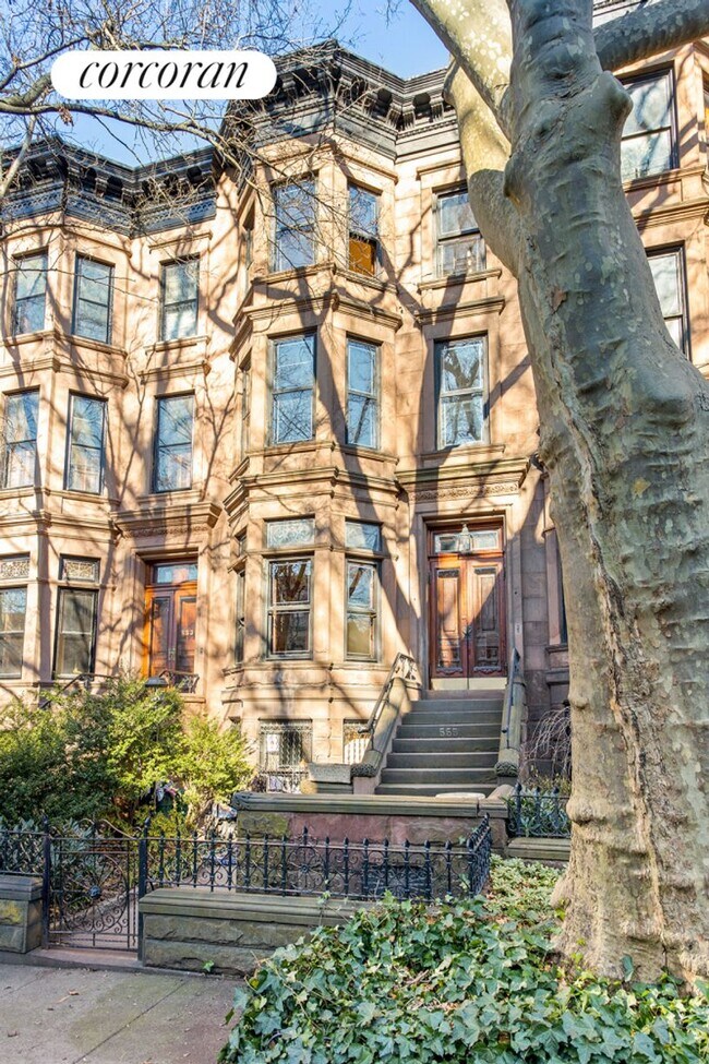 Primary Photo - 555 3rd St