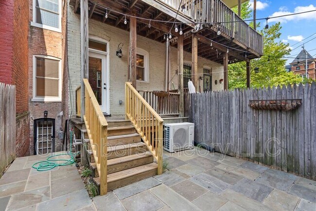 Building Photo - 1745 1st St NW