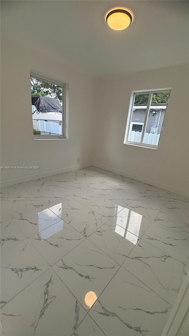 Building Photo - 901 NW 116th St